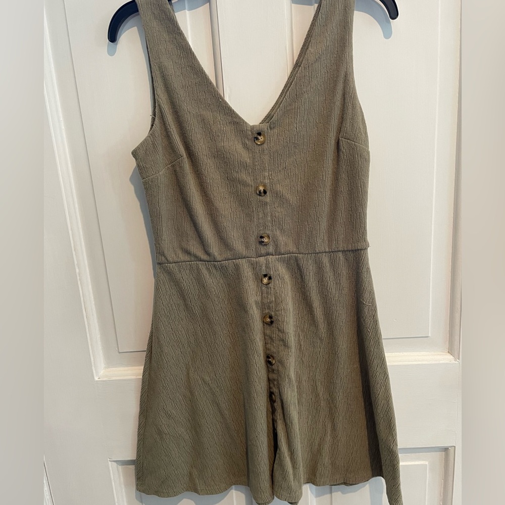 Sexy and classic! Sage green dress with button detail